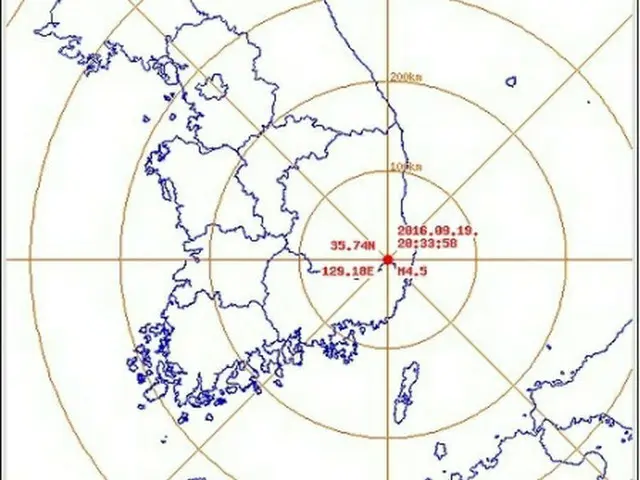 気象庁が発表した余震の震源地（赤い点）＝１９日、ソウル（聯合ニュース）