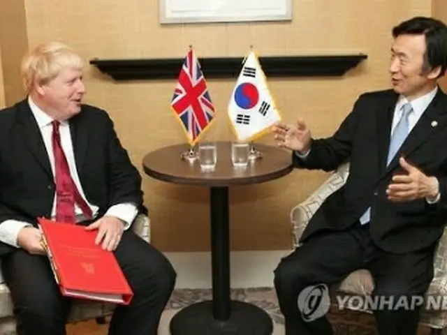 会談する韓英外相（外交部提供）＝２１日、ソウル（聯合ニュース）