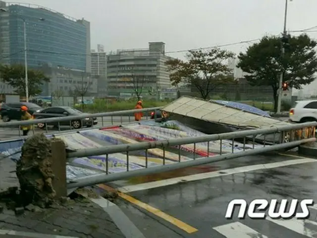 強い台風18号が朝鮮半島に急接近し、釜山（プサン）地域では負傷者が発生、事故もあちこちで相次いでいる。