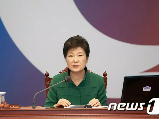 韓国の朴槿恵（パク・クネ）大統領は国軍の日祝辞に続いて11日の国務会議の席でも、大量脱北事態を言及し、脱北者を十分に受容できる体制と力量を持つよう関係部署に指示した。