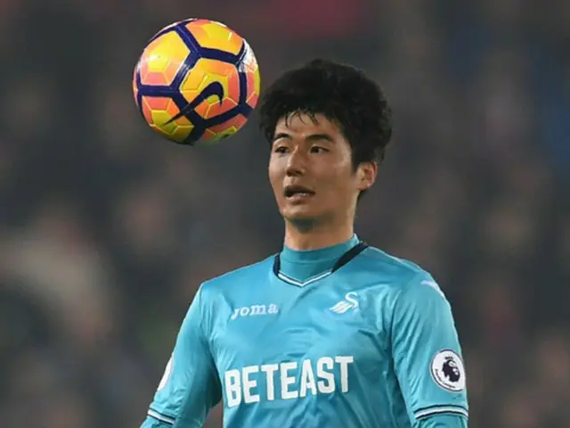 韓国出身のサッカー選手キ・ソンヨン（27、スウォンジー・シティ）が94%のパス成功率を記録するなど、安定的なプレーを展開したが、現地評価は6.4点と低調だった。