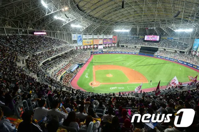 韓国初のドーム球場である高尺スカイドームがオープン1年で来場者100万人を突破した。（提供:news1）