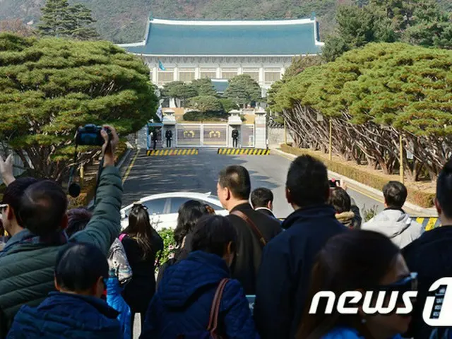 韓国大統領府は来る19日にソウル・光化門（カンファムン）一帯で予定されている第4次ろうそく集会に関連し、「鋭意注視して見守る」と明かした。