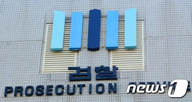 韓国の朴槿恵（パク・クネ）大統領に対する贈収賄罪の有無を捜査中の検察特別捜査本部は24日、ロッテグループ政策本部とSK SUPEX追求協議会などの事務室約10か所の家宅捜索を実施していると明らかにした。