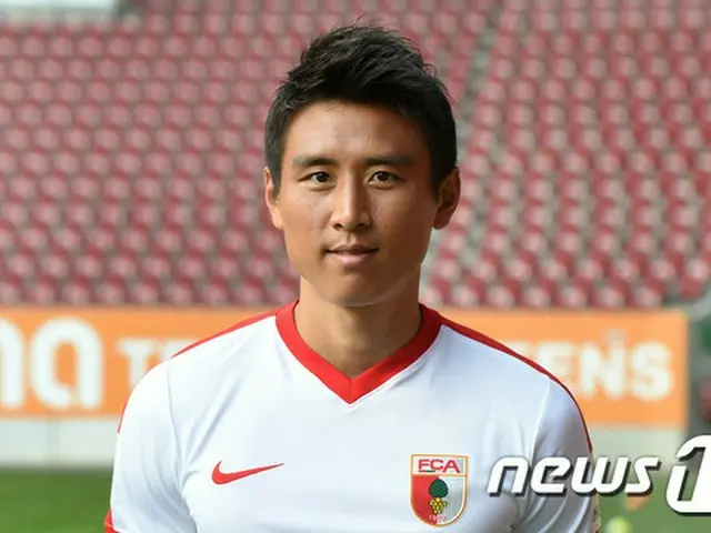 韓国出身のサッカー選手ク・ジャチョル（27、アウクスブルク）がふくらはぎの負傷で3週間、試合に出場できない見通しだ。