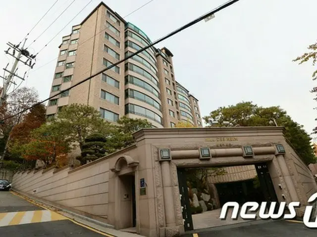 韓国の朴槿大統領の親友崔順実（チェ・スンシル）容疑者の姉スンドゥク氏が、数年間にわたって多数の芸能人から金銭を受け取っていたと報じられた。（提供:news1）