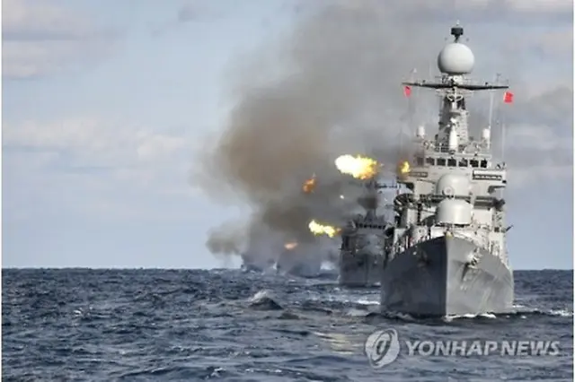 ２４日に行われた韓国海軍艦艇による射撃訓練（海軍提供）＝（聯合ニュース）