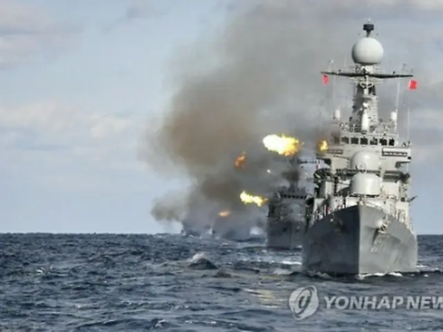 ２４日に行われた韓国海軍艦艇による射撃訓練（海軍提供）＝（聯合ニュース）
