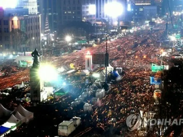 光化門広場で開かれた集会＝２６日、ソウル（聯合ニュース）