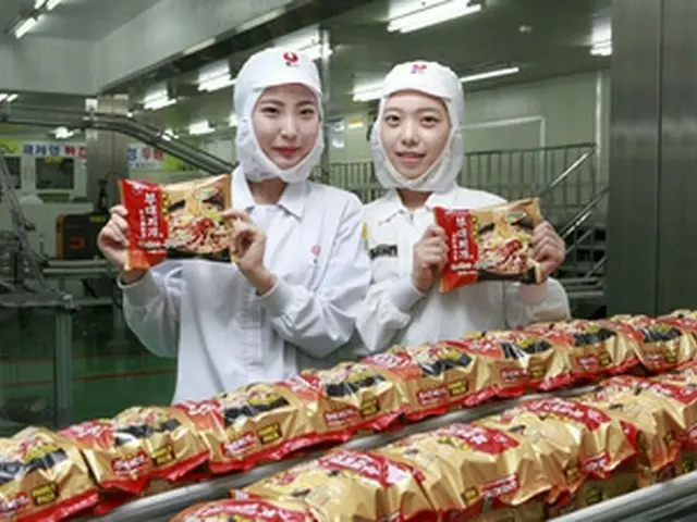 韓国・農心は米州市場進出のため「ポグルポグル ブデチゲ麺」2万7000箱を出荷したと28日、明らかにした。（提供:news1）