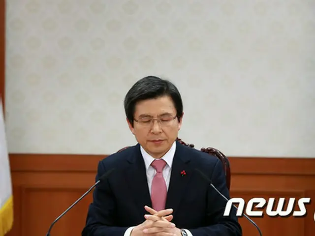 韓国の黄教安（ファン・ギョアン）大統領権限代行及び首相は12日午後から2日間、大統領府の首席室別に業務報告を受ける予定だ。