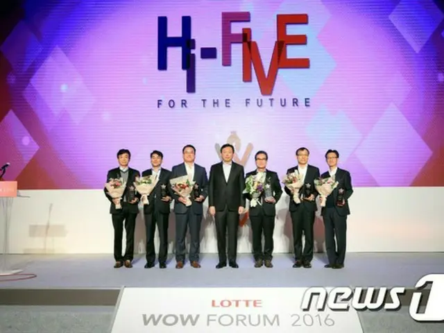 ロッテグループは来年1月1日からすべての系列会社で男性育児休業を義務化すると14日、明らかにした。(提供:news1)