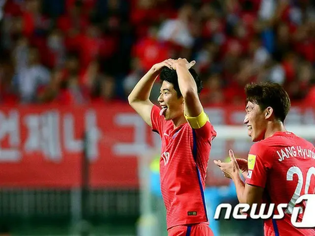 サッカー韓国代表キ・ソンヨン、ソン・フンミン抑え「KFAことしの選手」＝3度目の受賞
