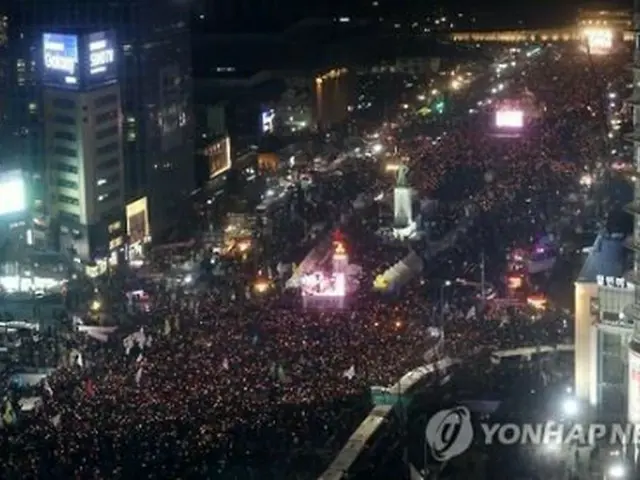 光化門広場で開かれた集会の模様＝３１日、ソウル（聯合ニュース）