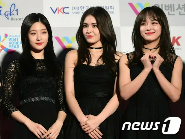 韓国ガールズグループ「I.O.I」が新人賞を受賞し、涙を見せた。（提供:news1）