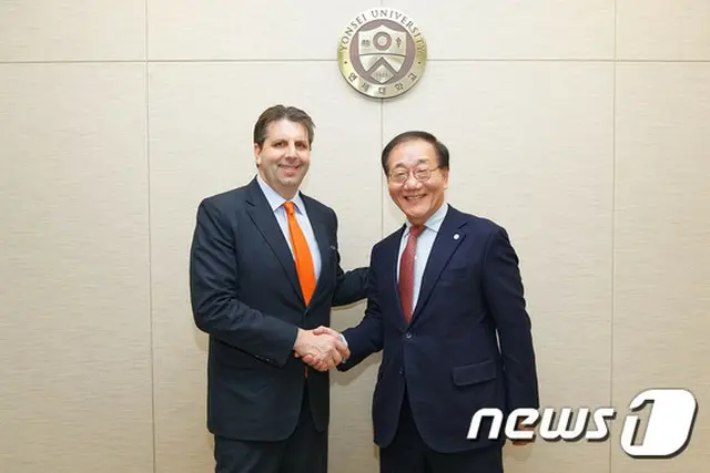 リッパート駐韓米国大使、韓国発つ前に延世大訪問…襲撃事件からの縁。