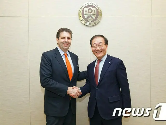リッパート駐韓米国大使、韓国発つ前に延世大訪問…襲撃事件からの縁。