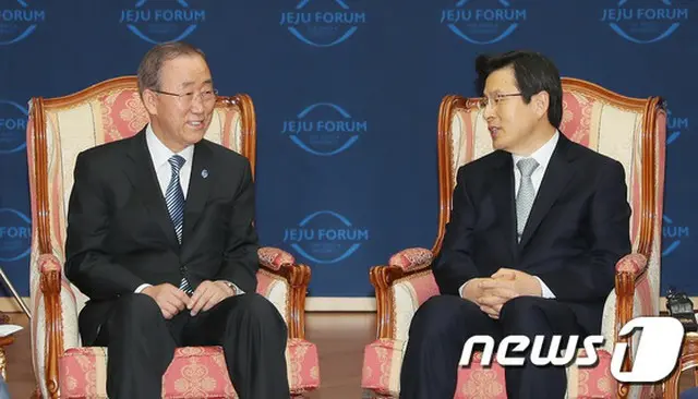 韓国の黄教安（ファン・ギョアン）大統領権限代行首相は20日、潘基文（パン・ギムン）前国連事務総長に会い「これまで国連事務総長として多くの事をした。お疲れ様」と伝えた。