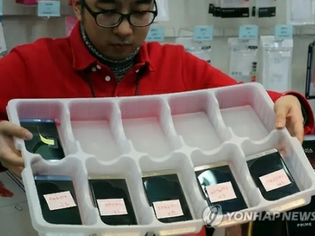 ソウル市内の携帯電話ショップが回収したギャラクシーノート７＝（聯合ニュース）
