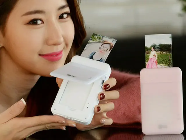 韓国・LG電子が24日、便宜性を一層高めたポケットフォトの新製品をリリースした。カラーはホワイトとピンクの2種類で、価格は13万9000ウォン（約1万3600円）だ。（提供:news1）