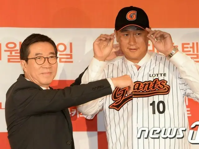 韓国のプロ野球選手イ・デホ（李大浩、34）が再び、ロッテ・ジャイアンツのユニフォームを着た。