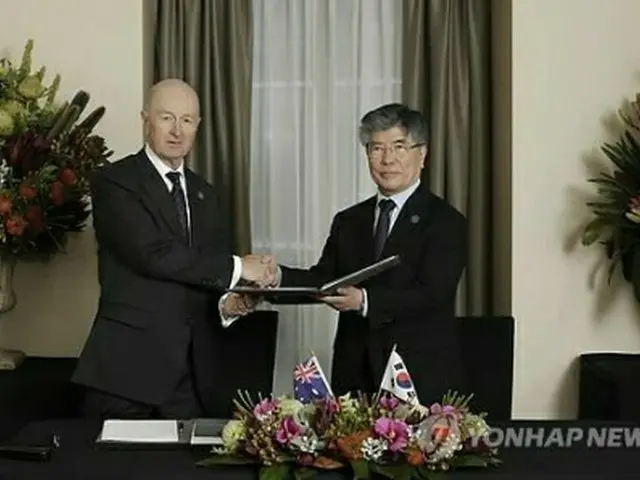 韓国とオーストラリアによる２０１４年の通貨スワップ協定締結の様子（資料写真）＝（聯合ニュース）
