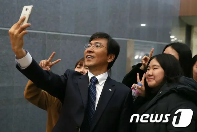 共に民主党所属・韓国次期大統領選候補者である安熙正（アン・ヒジョン）忠清南道知事（51）が自身の歴代最高支持率を記録した。