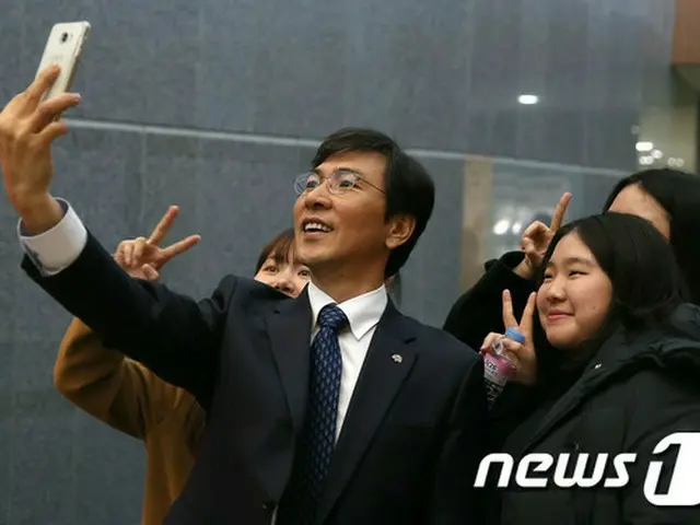 共に民主党所属・韓国次期大統領選候補者である安熙正（アン・ヒジョン）忠清南道知事（51）が自身の歴代最高支持率を記録した。