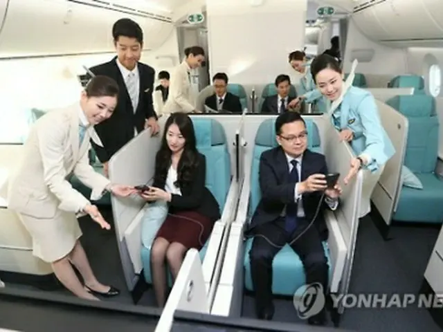 大韓航空が公開したドリームライナーの機内＝２７日、仁川（聯合ニュース）