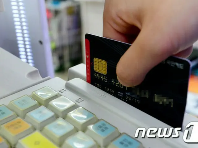 昨年、クレジットカード利用額は1日平均1.7兆ウォン＝韓国