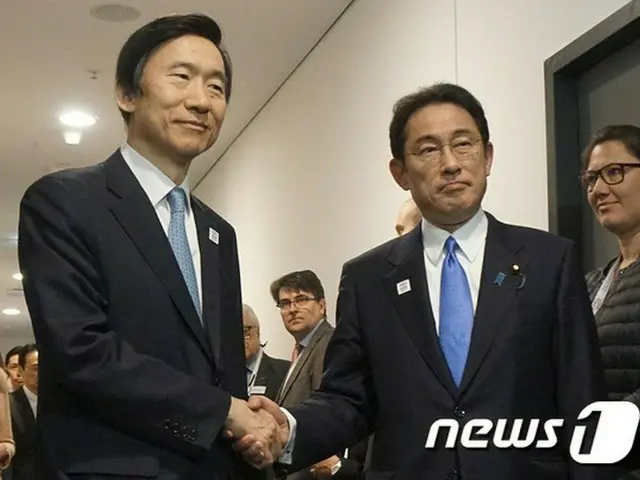 日韓外相、電話会談＝北ミサイル挑発を緊急協議