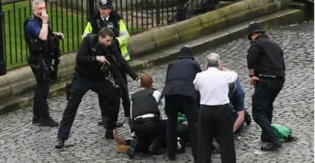 英・ロンドンでテロ…5人死亡・韓国人観光客含む40人負傷（提供:news1）