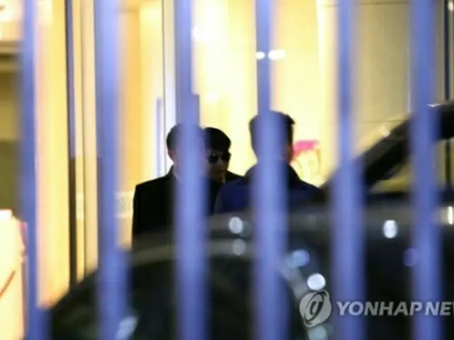 北京に到着した北朝鮮の２等書記官ら＝３１日、北京（聯合ニュース）