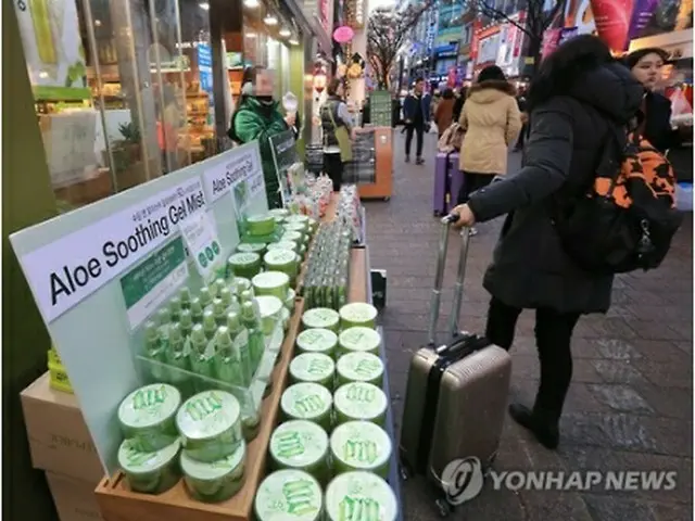 韓国の化粧品は外国人観光客にも人気だ（資料写真）＝（聯合ニュース）
