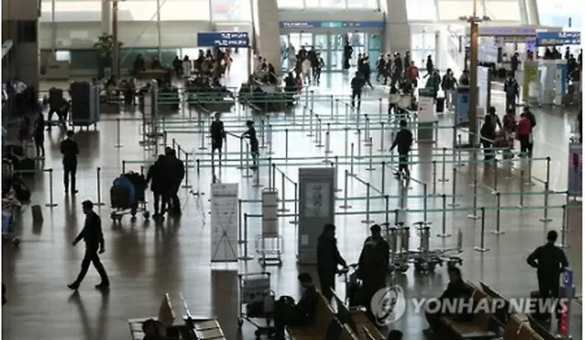 中国人観光客が減少し閑散とする仁川国際空港の出国ロビー＝（聯合ニュース）