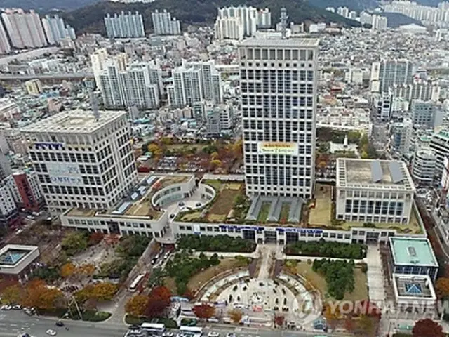 釜山市庁（資料写真）＝（聯合ニュース）