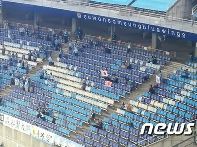 韓国・水原（スウォン）ワールドカップ競技場に旭日旗が登場し、韓国内で物議となった。