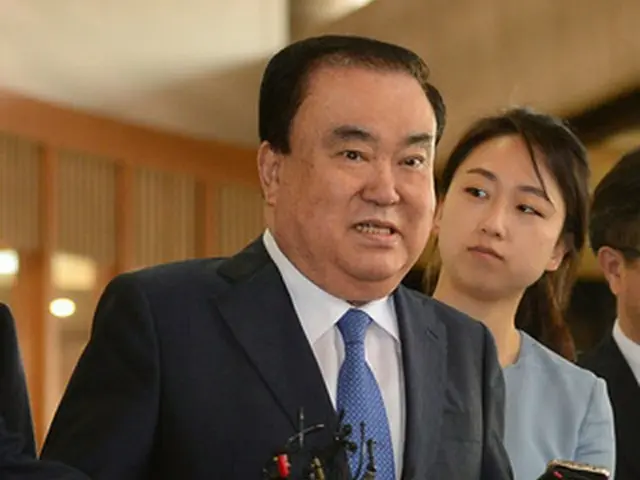 韓国の文在寅（ムン・ジェイン）政権の日本特使である文喜相（ムン・ヒサン）共に民主党常任顧問（72）は17日、「新政権の対日政策の方針を伝えるメッセンジャーとして来た」と述べた。