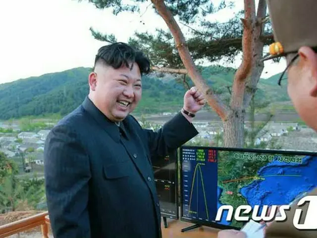 北朝鮮の金正恩（キム・ジョンウン）朝鮮労働党委員長は21日に発射した中距離弾道ミサイル「北極星2」型の実戦配備を承認した。北朝鮮の朝鮮中央通信が22日、伝えた。