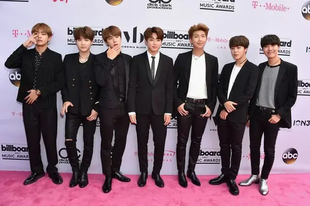 韓国アイドルグループ「防弾少年団」が「2017 Billboard Music Awards」で「Top Social Artist」賞を受賞した。（提供:OSEN）