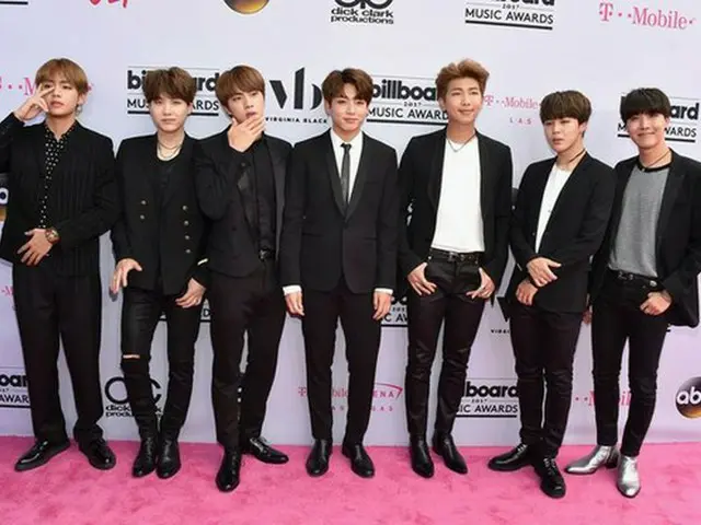 韓国アイドルグループ「防弾少年団」が「2017 Billboard Music Awards」で「Top Social Artist」賞を受賞した。（提供:OSEN）