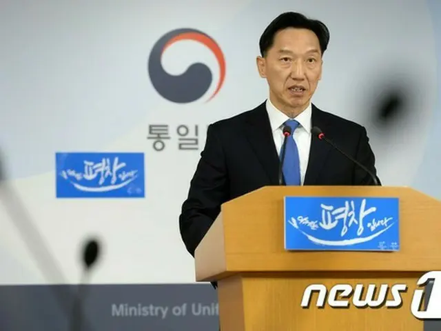 韓国統一部は24日、北朝鮮による最近の弾道ミサイル発射で国連安全保障理事会が対北朝鮮制裁の追加決議案を論議するのとは別に、民間交流の柔軟化措置を継続して推進することを明らかにした。