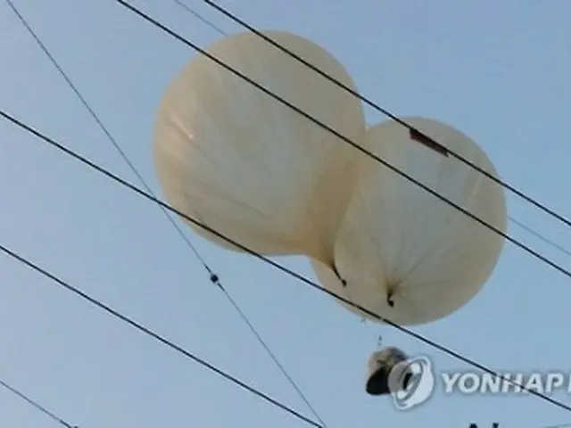 昨年５月３０日、ソウル市内で見つかった北朝鮮の風船（読者提供）＝（聯合ニュース）