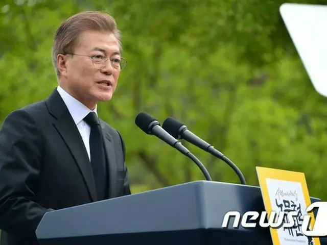 韓国の文在寅（ムン・ジェイン）大統領は24日午後、青瓦台（大統領府）にて米国、日本、中国の特使団との懇談会をおこない、訪問結果の報告を受けた。
