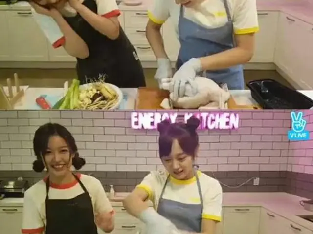 韓国ガールズグループ「gugudan」メンバーのセジョンとミミが、参鶏湯（サムゲタン）作りに挑戦した。（提供:OSEN）