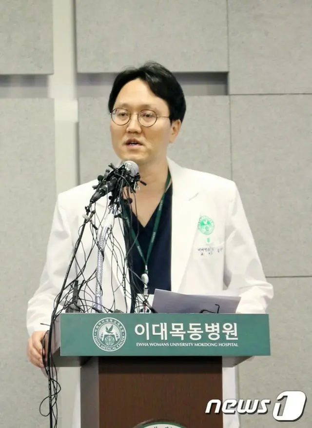 韓国の梨花女子大学校医科大学付属木洞病院のキム・ハンス広報室長らが、集中治療室で治療を受ける人気グループ「BIGBANG」T.O.P（29）の現状態について発表した。