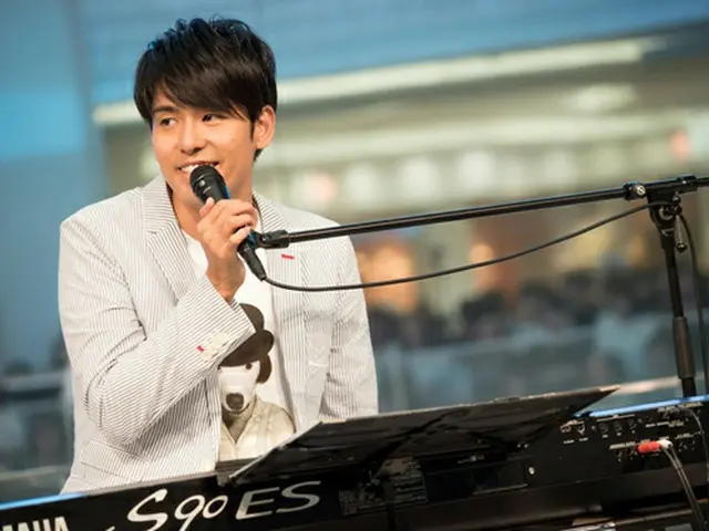 去る14日、韓国出身の歌手Kが東京・池袋サンシャイン噴水広場にて「桐箪笥のうた」発売記念イベントを開催した。（オフィシャル）