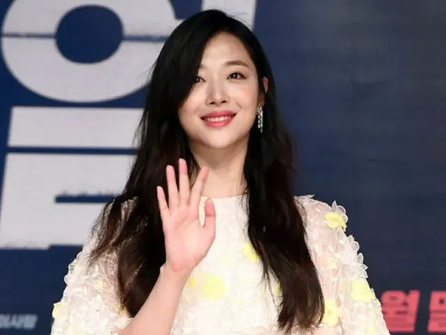 韓国女優ソルリが、SNSに掲載したうなぎの映像が騒動となり、現在は削除している。