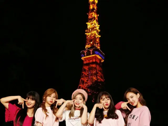 アジアを代表する9人組ガールズグル―プ「TWICE」が、6月28日（水）に、いきなりベストアルバム「＃TWICE」で、待望の日本デビューを飾った。（オフィシャル）
