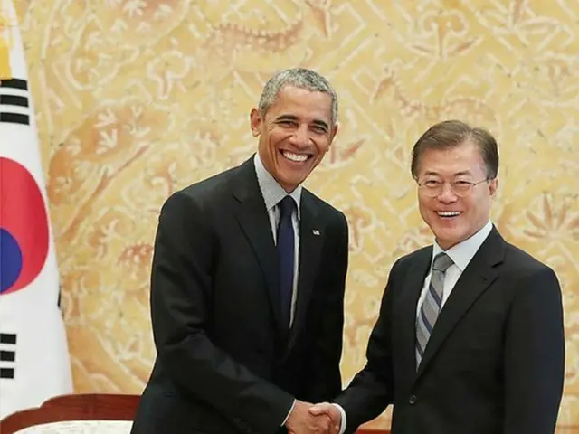 韓国の文在寅（ムン・ジェイン）大統領は3日午後、韓国・青瓦台（大統領府）でバラク・オバマ前米大統領と会談した。